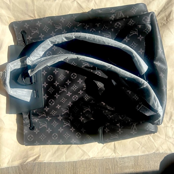 Louis Vuitton Montsouris Backpack - Picture 5 of 9